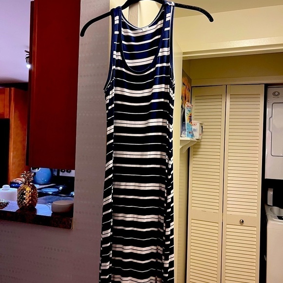 Dresses & Skirts - Maxi Dress